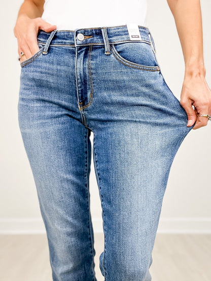 2025 MONROE Mid-Rise Vintage Wash Boyfriend Fit Jeans