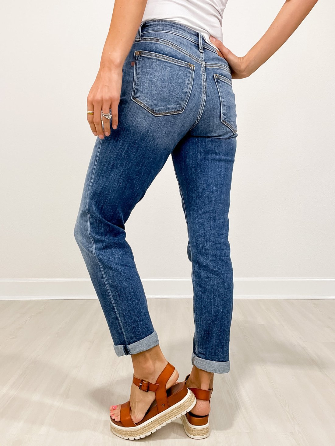 2025 MONROE Mid-Rise Vintage Wash Boyfriend Fit Jeans